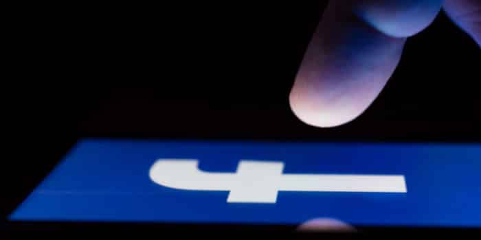news-finger-tapping-on-smartphone-screen-facebook